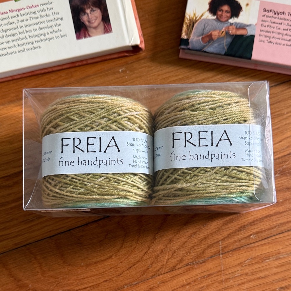 Sock knitting bundle handpainted merino wool plus instruction books - Picture 7 of 11